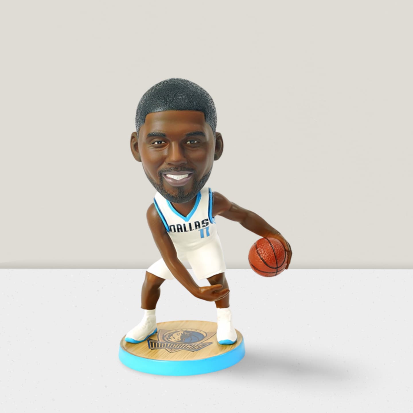 Kyrie Irving Basketball Bobblehead - 12cm Compact Collectible for Shelves or Gifting