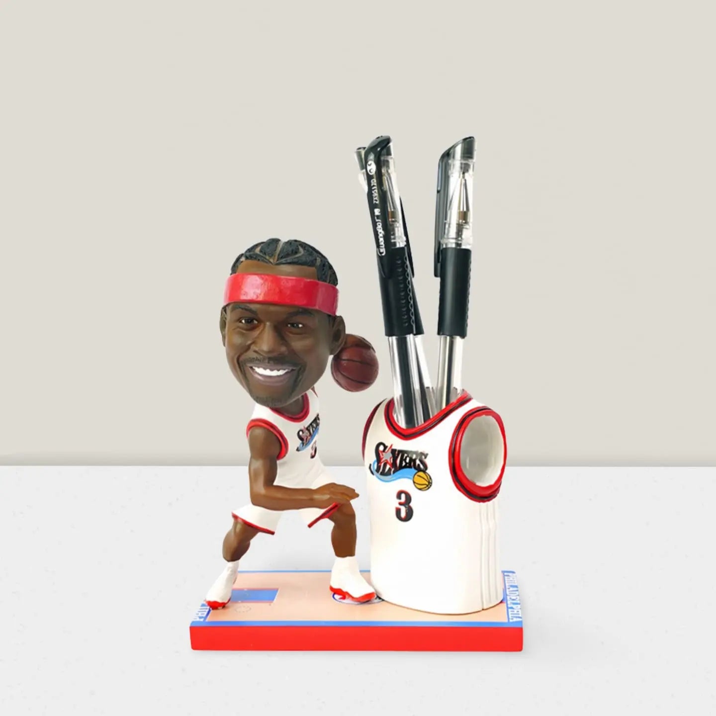 Allen Iverson Philadelphia Basketball Bobblehead - 13cm Pen Holder, Functional Basketball Desk Decor for Fans