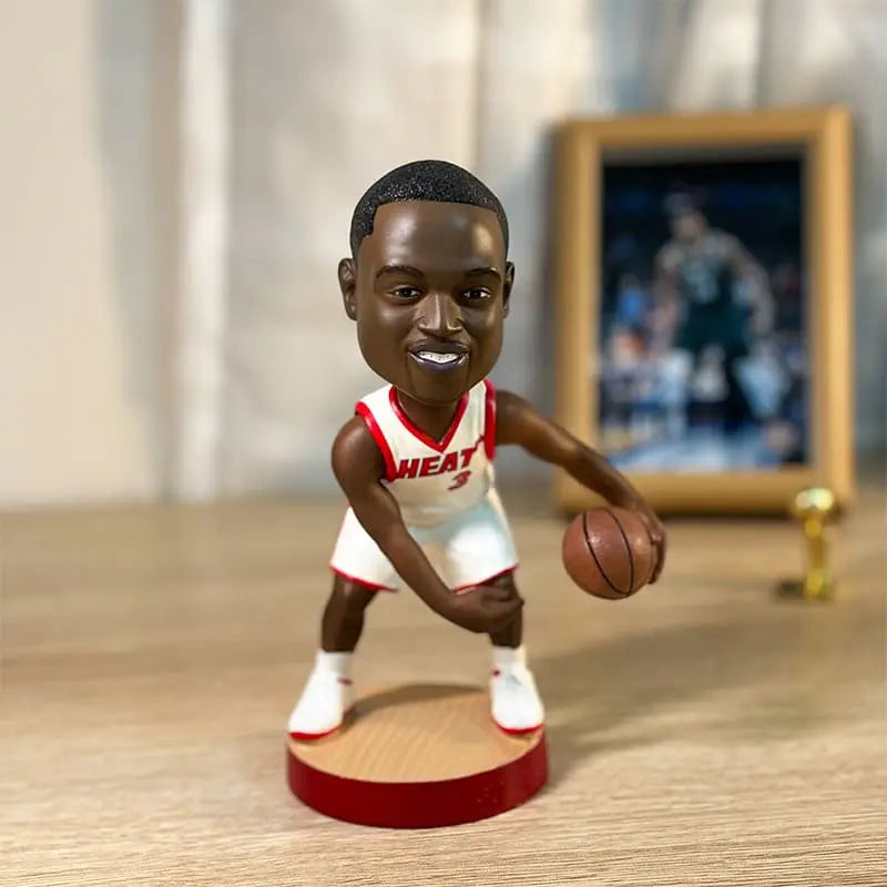 Dwyane Wade Basketball Bobblehead - 18cm Shakeable Resin Figure, Basketball Fan Collectible